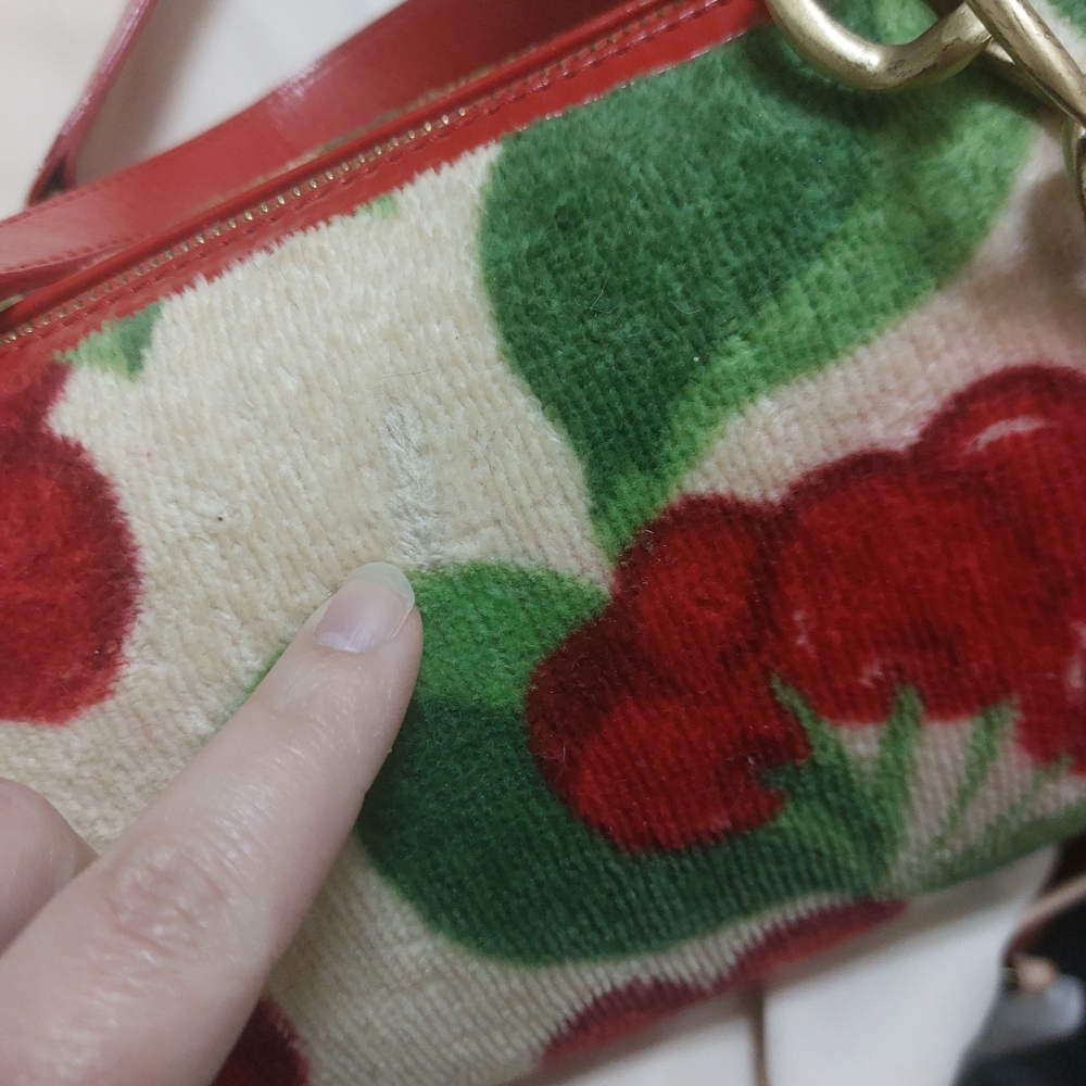 πsend offersπ Juicy Couture Cherry Barrel Bag - Picture 9 of 11